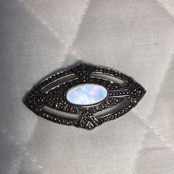 Vintage Victorian Style Marcasite Marquise Mother Of Pearl Oval Shape Pin Brooch - Picture 5 of 6